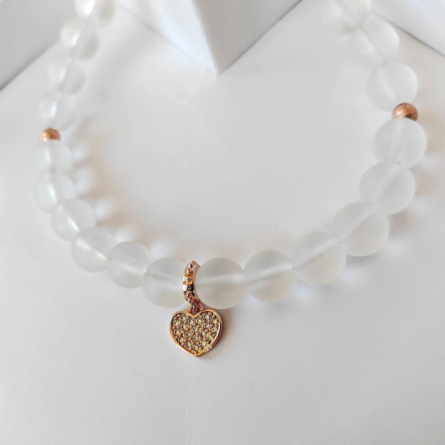 Náramek s rose gold srdíčkem (č. 361)