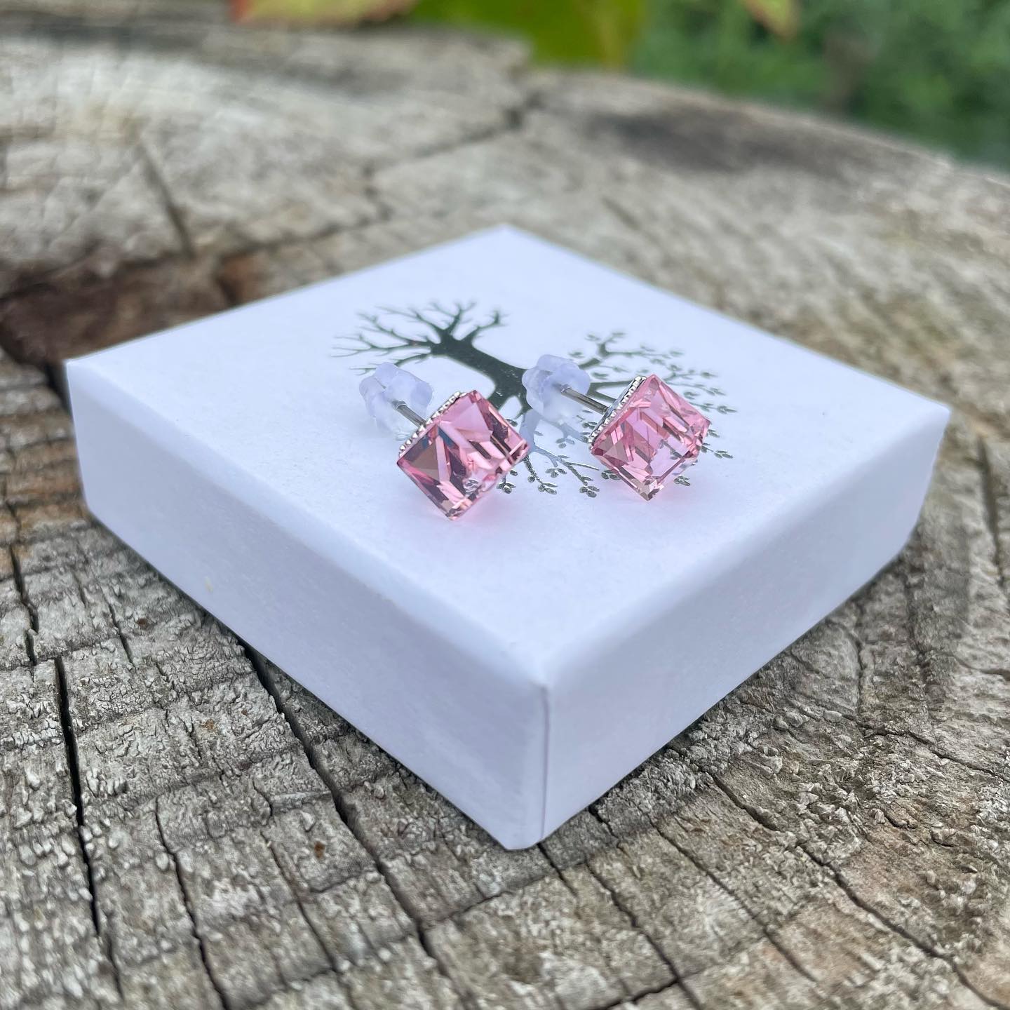 Swarovski naušnice pink cube (č. 504)