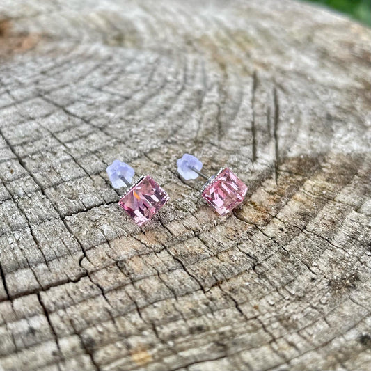 Swarovski naušnice pink cube (č. 504)