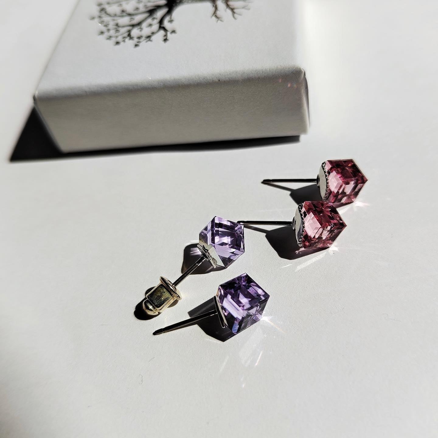 Swarovski naušnice pink cube (č. 504)