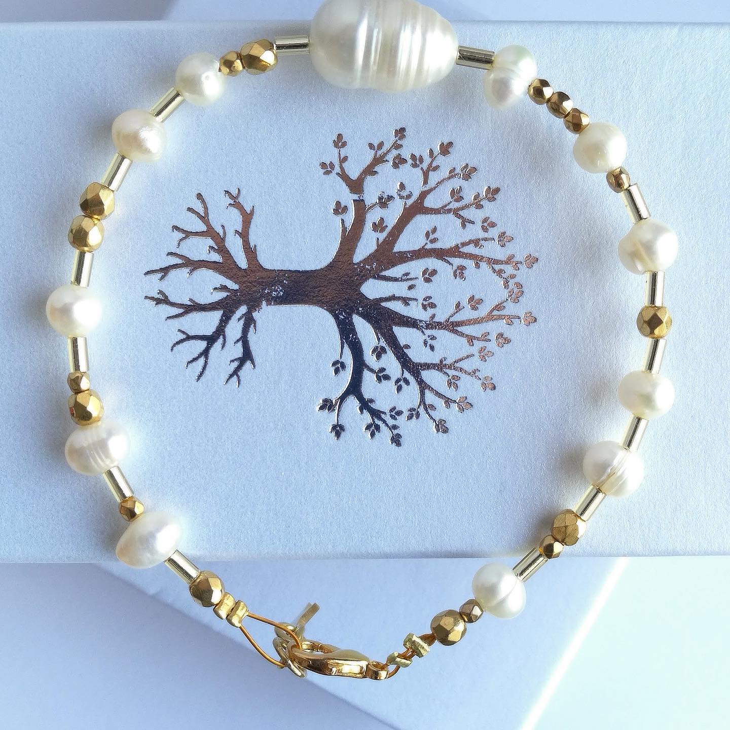 Perlový náramek (č. 252)