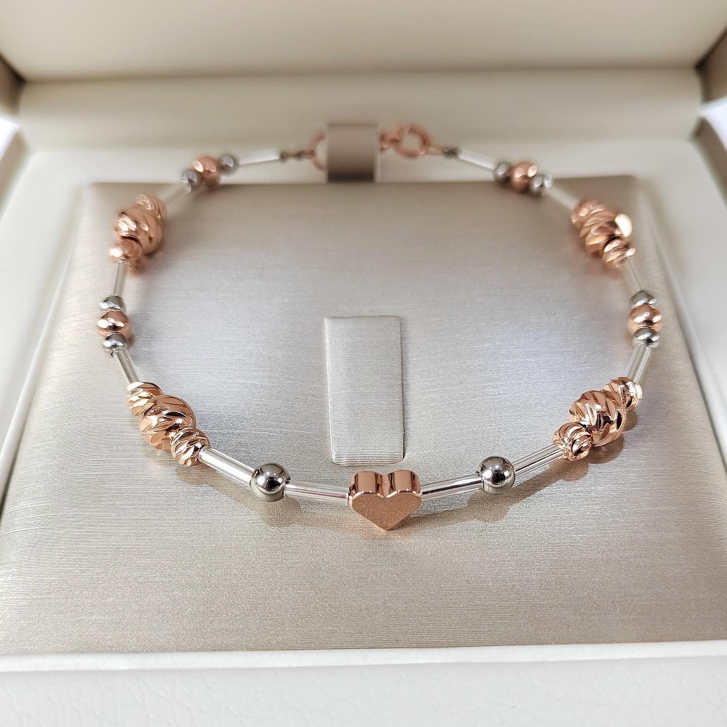 Náramek rose gold (č. 350)
