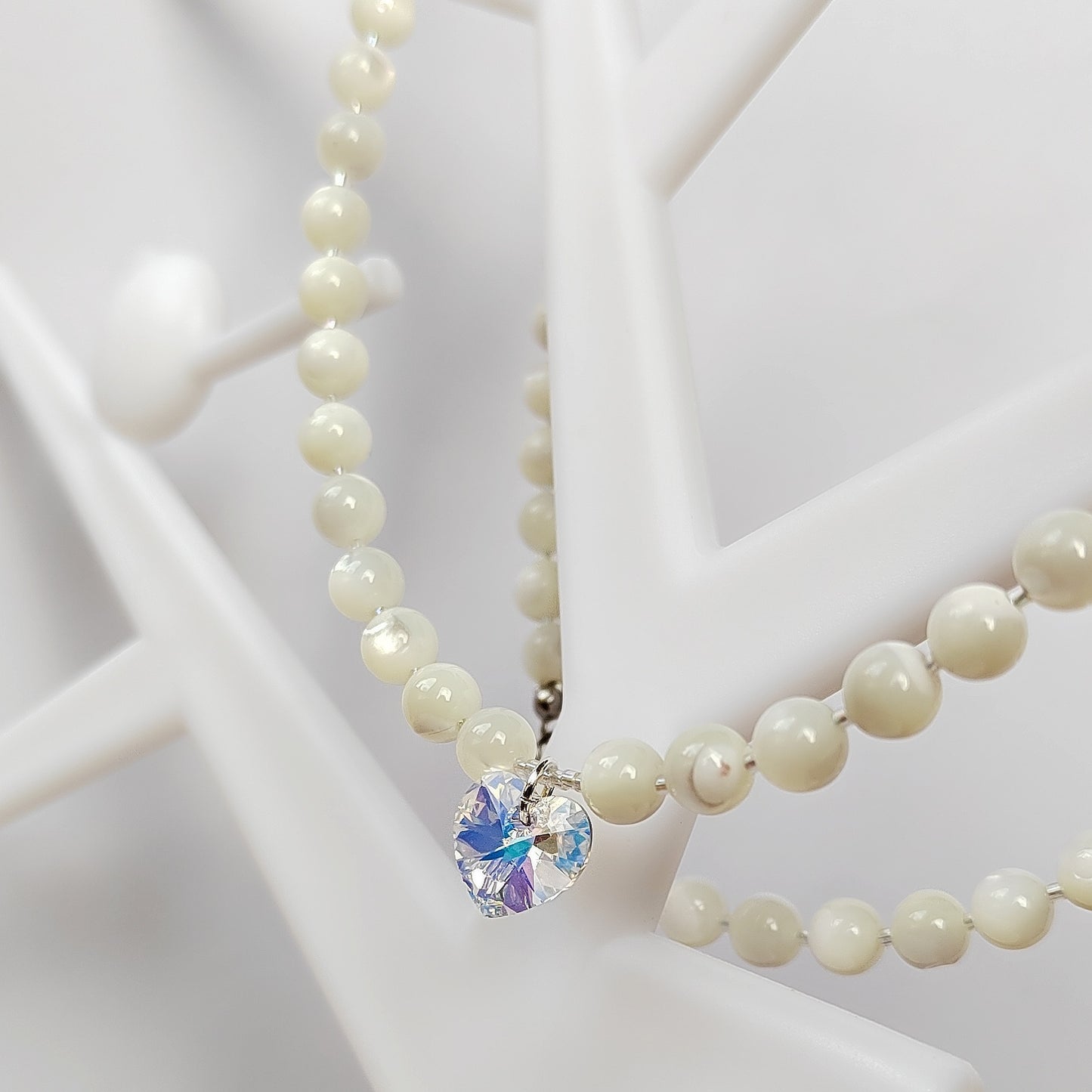Perleť a Swarovski srdíčko (č. 675)