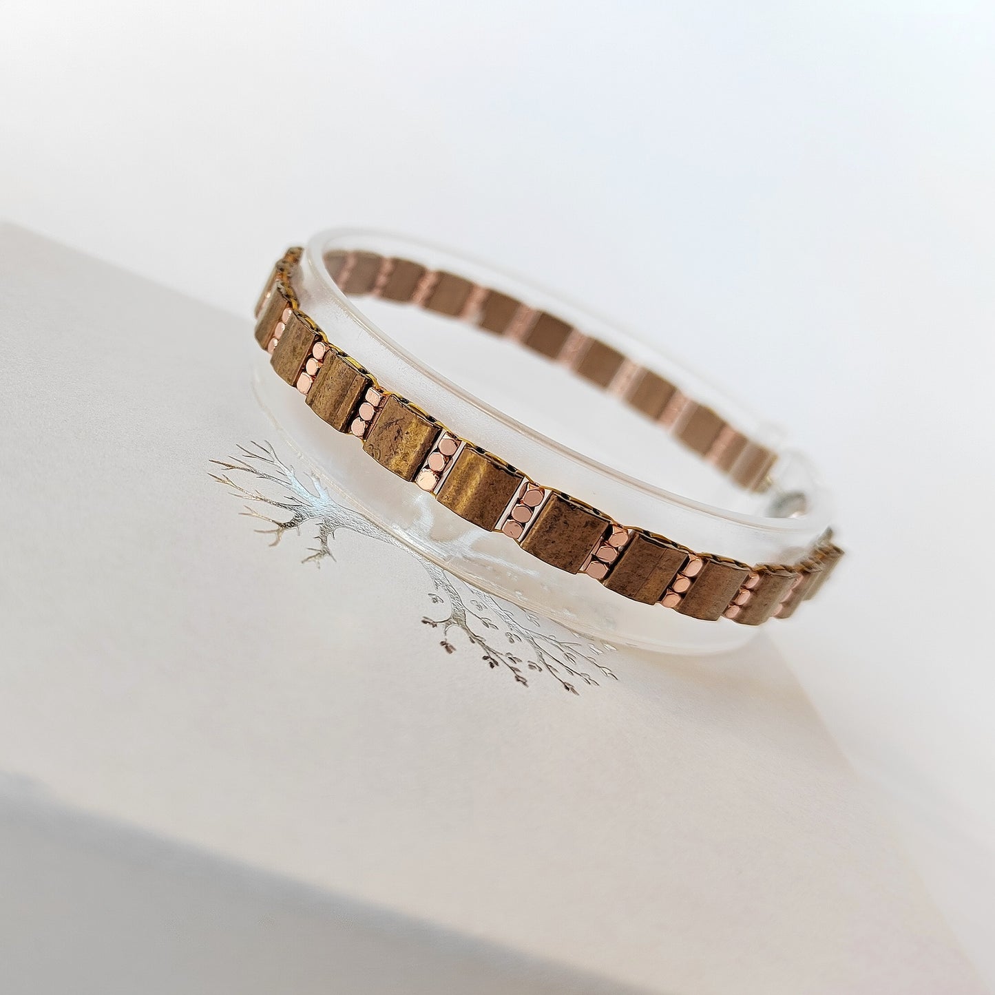 Hnědý s rose gold hematitem (č. 998)
