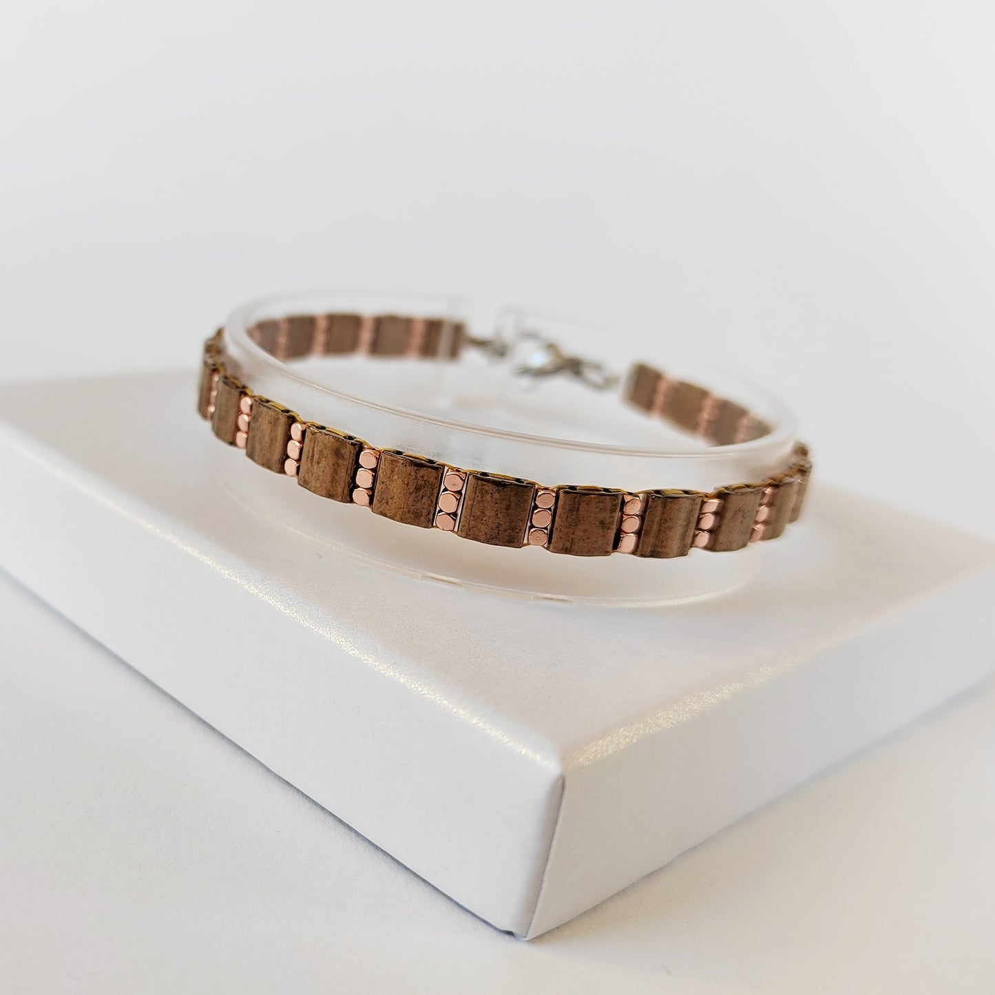 Hnědý s rose gold hematitem (č. 998)